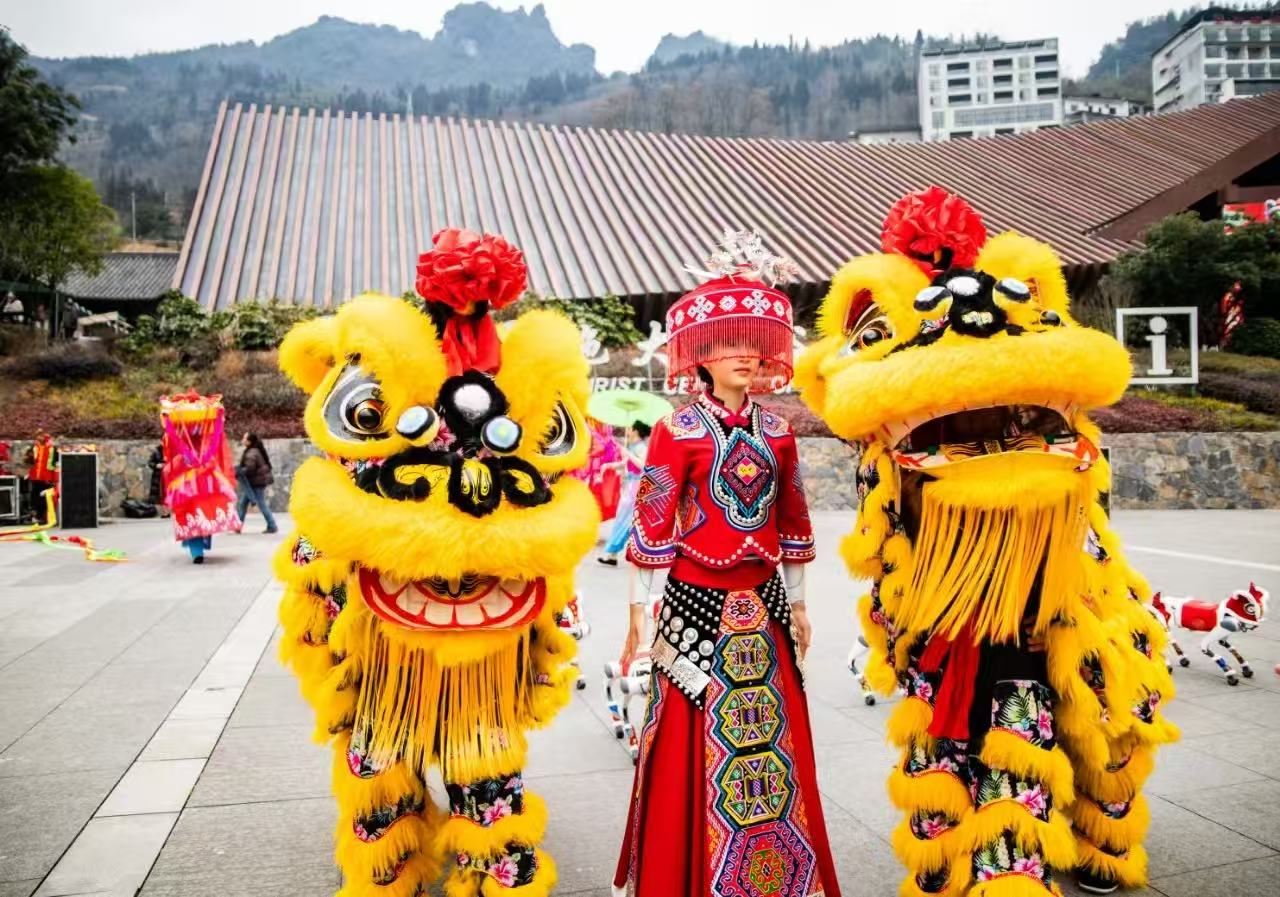 湖北恩施大峡谷景区表演