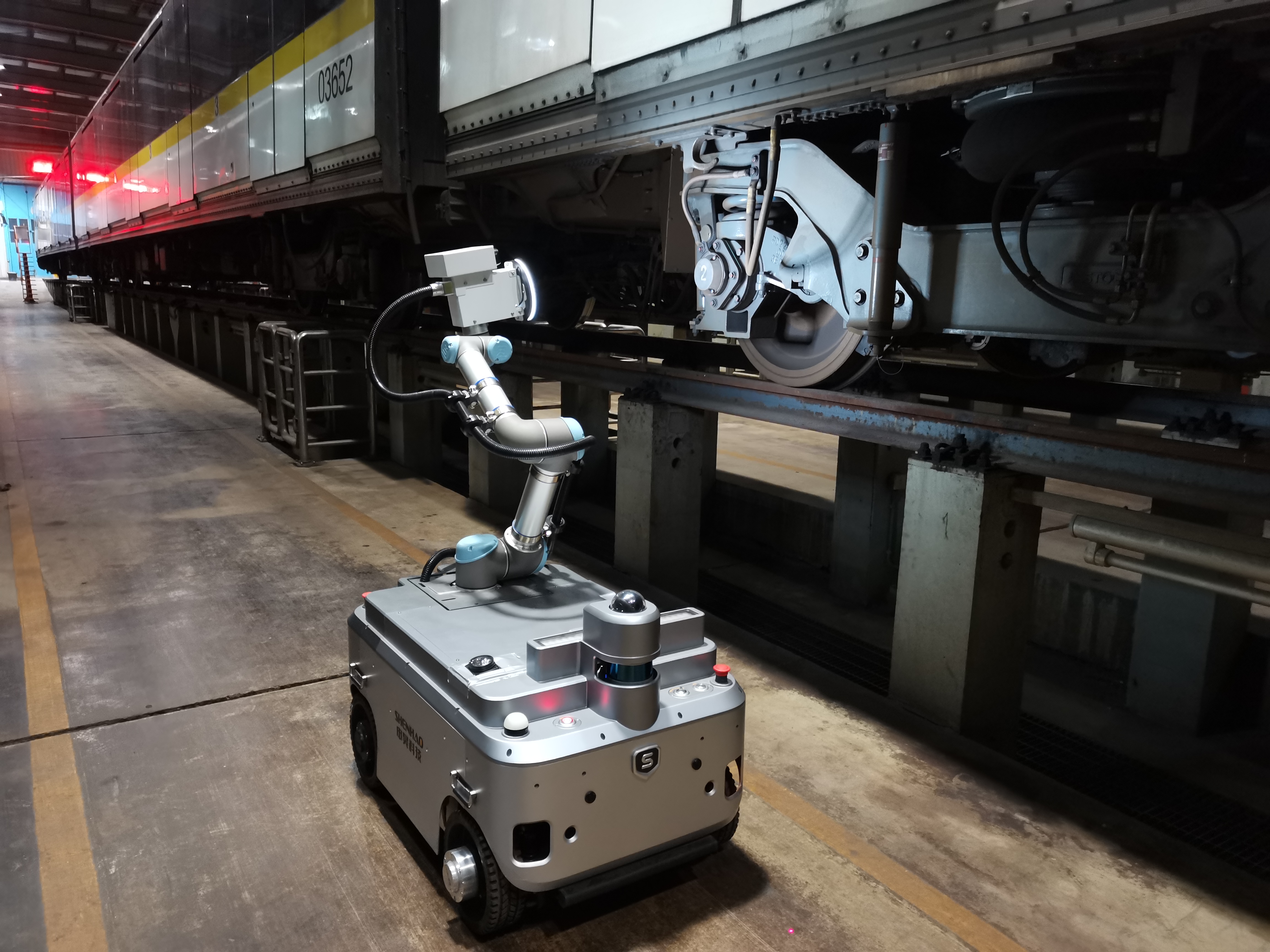 列车车底检测机器人